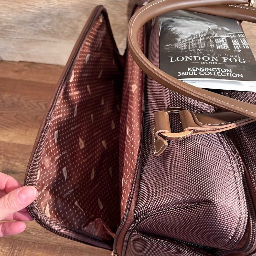 London Fog Kensington 360 17” Deluxe Cabin Bag NWT Brown Carry On Weekender Tote - Picture 13 of 16